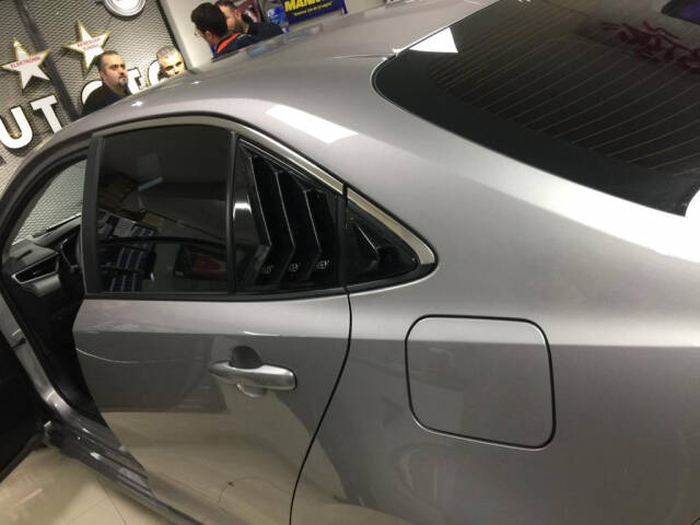Toyota Corolla 2019 Arka Kelebek Cam Kaplama Spoiler Parlak Siyah - 1
